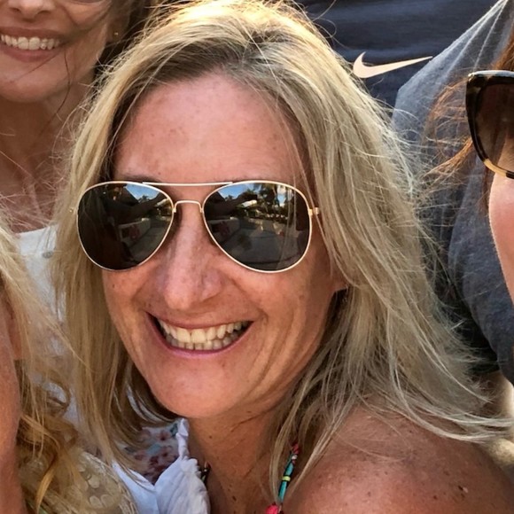Meet your Posher, Lori - Picture 1 of 3